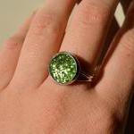 Sparkling Green Ring - Glass Cabochon And Glitters