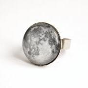 Moon adjustable ring with glass cabochon